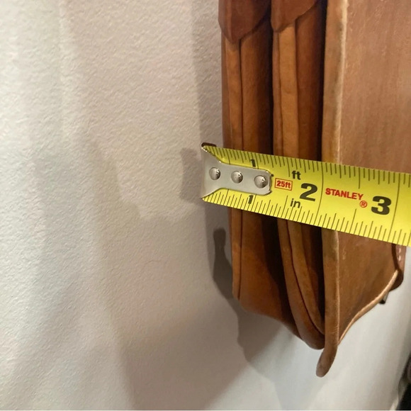 SADDLE Shaped Hand Crafted Leather Adjustable Strap Buckle Closure Purse Bag - Picture 5 of 14